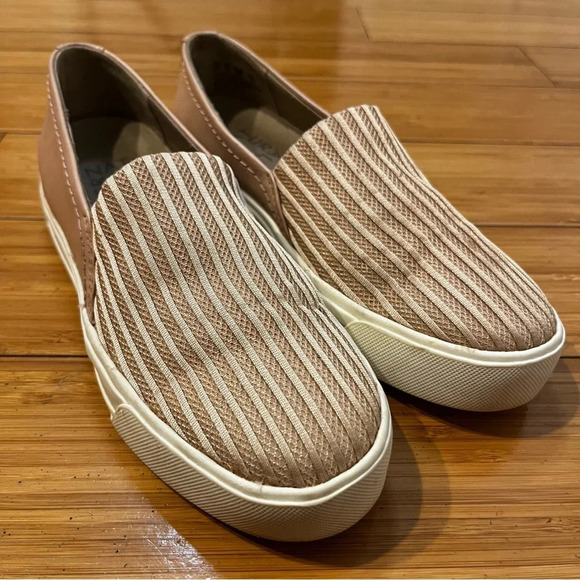 NATURALIZER Brogan Light Pink Casual Slip On Sneaker - Picture 2 of 9